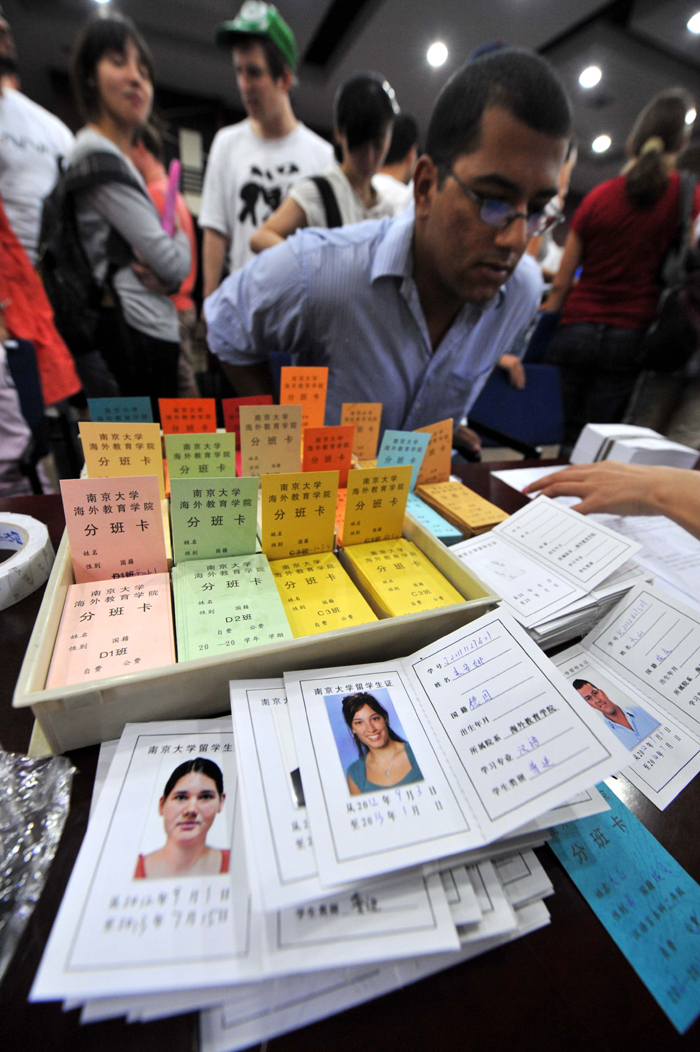 International students go through enrollment procedures at Nanjing University in Nanjing, Jiangsu Province, Sept. 3, 2012. Nearly 3,000 international students from more than 60 countries and regions were admitted to Nanjing University this year. [Xinhua photo]