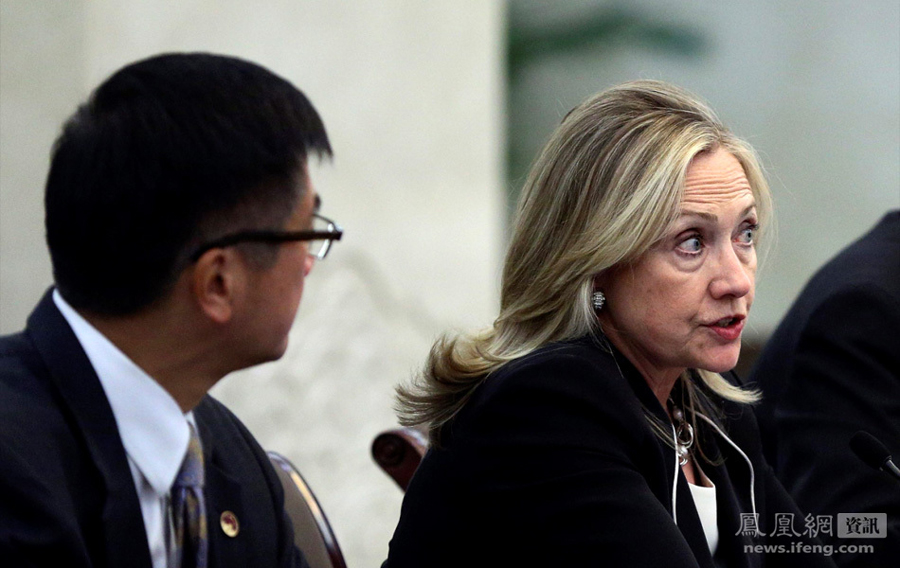 U.S. Secretary of State Hillary Clinton arrived in Beijing Tuesday evening for a two-day visit to China at the invitation of Chinese Foreign Minister Yang Jiechi.