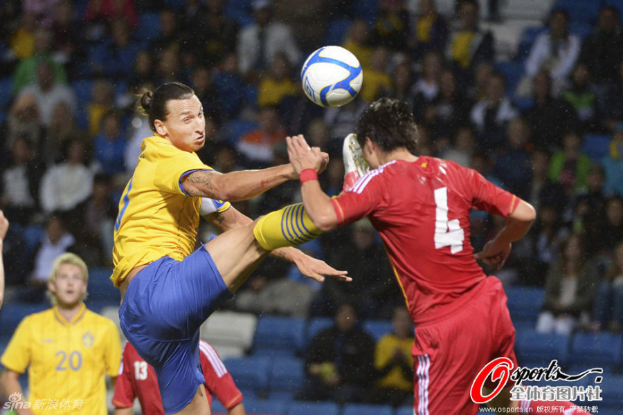 Sweden beat China 1-0 on Thursday in a warm-up match in Helsingborg in southern Sweden. The game's only goal came right at the start of the second half, when Sweden's Ola Toivonen set up Johan Elmander who easily slipped the ball past China's keeper Wang Dalei.