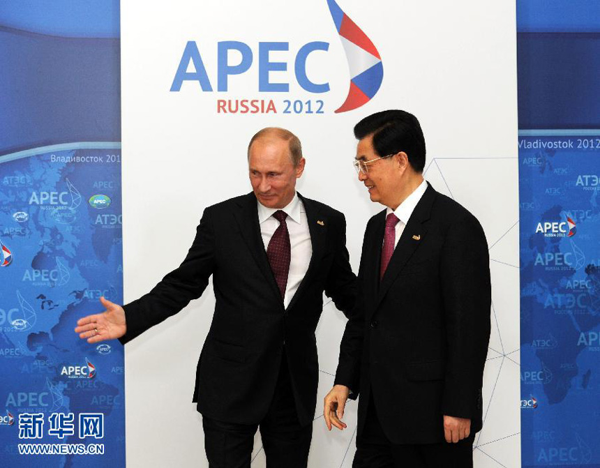 Russian President Vladimir Putin meets Chinese President Hu Jintao attending the CEO summit of Asia-Pacific Economic Cooperation (APEC) on Saturday.