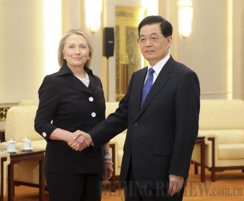 Chinese President Hu Jintao meets visiting U.S. Secretary of State Hillary Clinton in Beijing on September 5 [Photo by Zhang Duo]