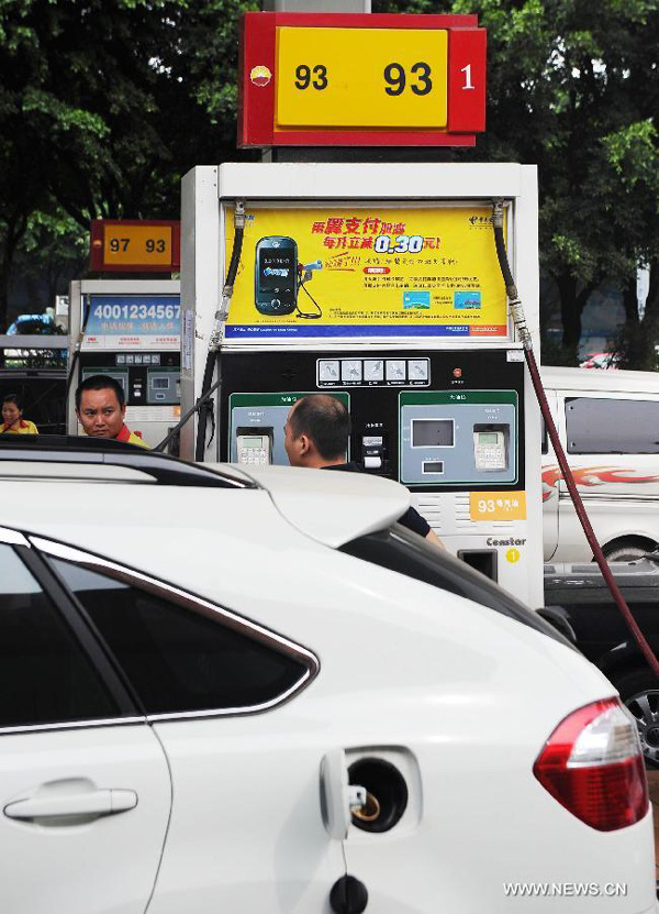 A driver has his vehicle filled with gasoline at a petrol station in Chongqing Municipality, southwest China, Sept. 10, 2012. China will raise the retail prices of gasoline by 550 yuan (85.75 U.S. dollars) per tonne and diesel by 540 yuan per tonne starting Tuesday. The benchmark retail price of gasoline will be lifted by 0.41 yuan per liter and diesel by 0.46 yuan per liter.