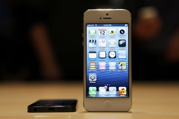 The iPhone 5 on display after its introduction during Apple Inc.'s iPhone media event in San Francisco, California September 12, 2012. [Photo/Agencies]