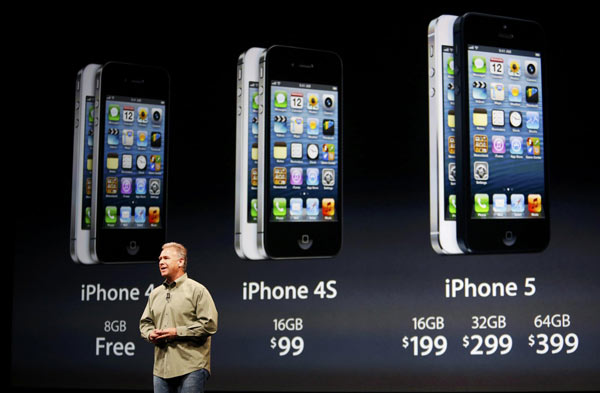 Phil Schiller, senior vice president of worldwide marketing at Apple Inc, speaks about iPhone 5 pricing during Apple Inc.'s iPhone media event in San Francisco, California September 12, 2012. [Photo/Agencies]