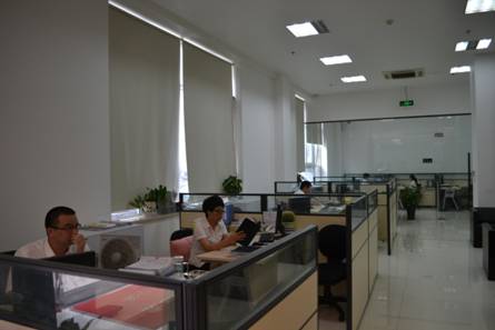 Employees at Huafon Small-Sum Loan Co. Ltd. generally come from banking backgrounds and are selected by merit rather than through their family or personal connections.