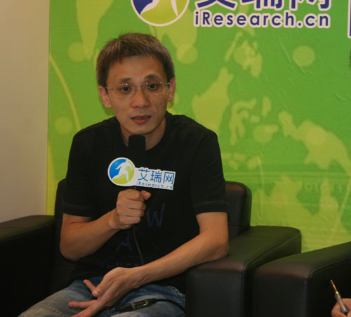 Xu Ji, Product Engineer Director of Alipay, talks to a reporter during a break in a senior management meeting at the 11th China Internet Conference in Beijing on Wednesday, September 12, 2012. [Photo/CRI]