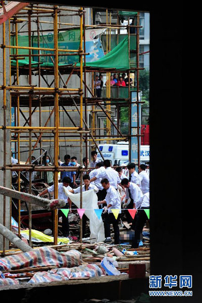 Nineteen people were killed after a lift crashed from the 30th floor of a building under construction in Wuhan, capital of central China's Hubei Province, on Sept. 13, 2012. [Xinhua]