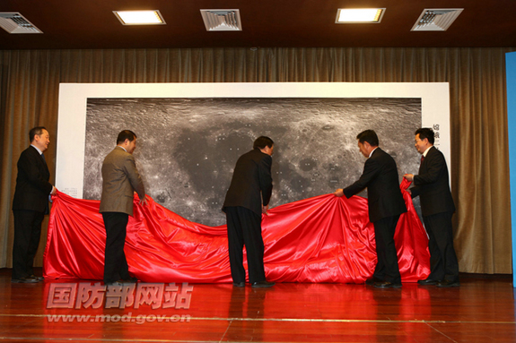 Chang'e 2's new full moon image is unveiled. [File Photo] 