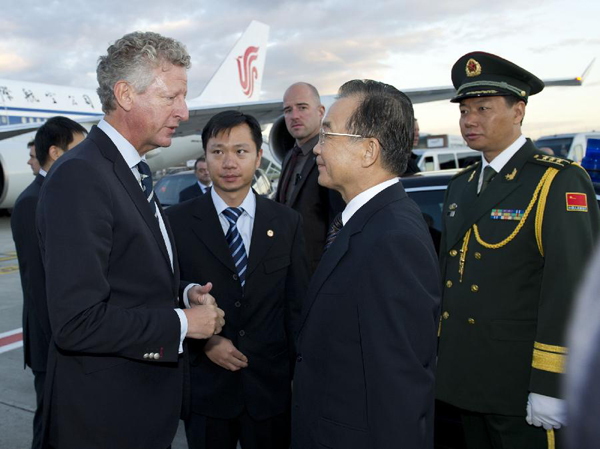 Chinese Premier Wen Jiabao (2nd R, front) arrives in Brussels, Belgium, Sept. 19, 2012, to attend the 15th China-EU Summit and pay an official visit to Belgium. [Pang Xinglei/Xinhua]