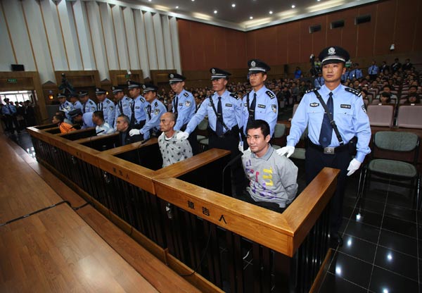 Suspects of last year's deadly attack on the Mekong River that left 13 Chinese sailors killed are on trial at the Kunming Intermediate People's Court in Kunming, capital of Southwest China's Yunnan province, Sept 20, 2012. Naw Kham from Myanmar, along with five other gang members, faced trial at the court. [Photo/Xinhua] 