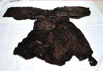Silk robe unearthed 