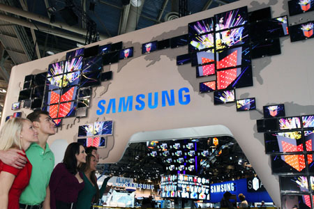 The Samsung Electronics Co booth at the 2011 Consumer Electronics Show in Las Vegas. [Photo/China Daily]