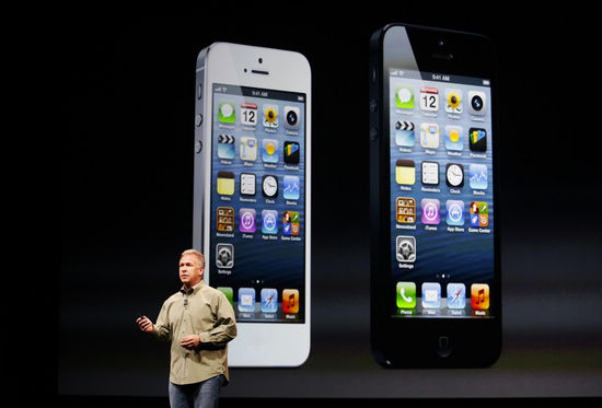 Phil Schiller, senior vice president of worldwide marketing at Apple Inc, speaks about iPhone 5 during Apple Inc.'s iPhone media event in San Francisco, California in this September 12, 2012, file photo. [Photo/Agencies] 