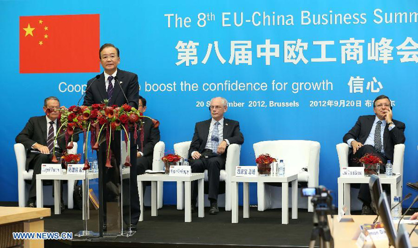 Chinese Premier Wen Jiabao (front) addresses the 8th EU-China Business Summit in Brussels, Belgium, Sept. 20, 2012.