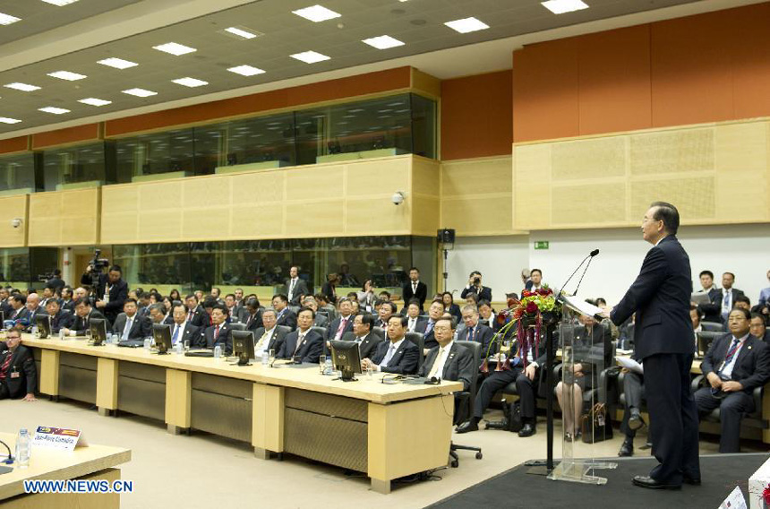 Chinese Premier Wen Jiabao addresses the 8th EU-China Business Summit in Brussels, Belgium, Sept. 20, 2012.