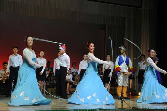 Students practices in Pyongyan's Kum Song School on Sept. 19, 2012. [Du Baiyu/Xinhua]