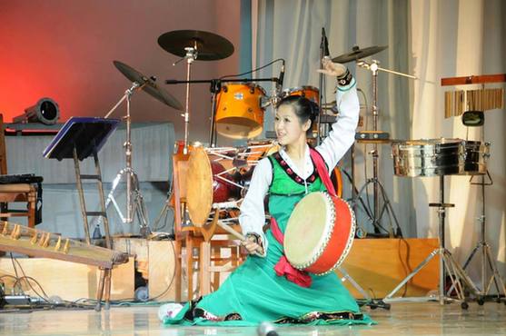 Students practices in Pyongyan's Kum Song School on Sept. 19, 2012. [Du Baiyu/Xinhua]