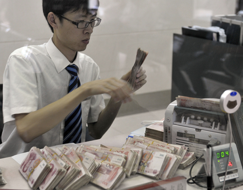 The yuan's use worldwide grew by 15.6 percent between July and August this year, compared with an average 0.9 percent decrease in the use of all currencies over the same period, according to the financial services provider SWIFT. [Photo/China Daily] 