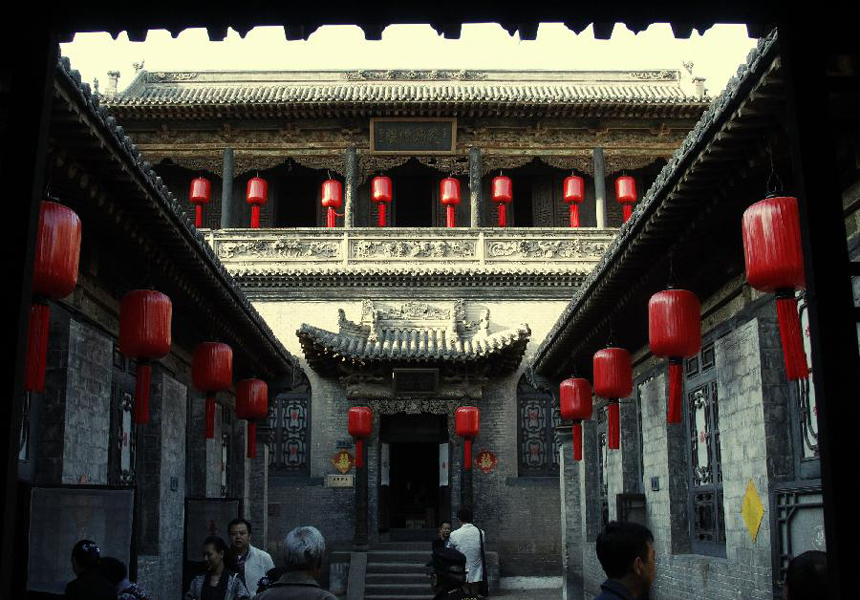 Tourists visit the Courtyard of Family Qiao in Qixian County, north China&apos;s Shanxi Province, Sept. 28, 2012. The cultural tourism programs promoted by Jinzhong City have attracted many visitors from home and abroad.