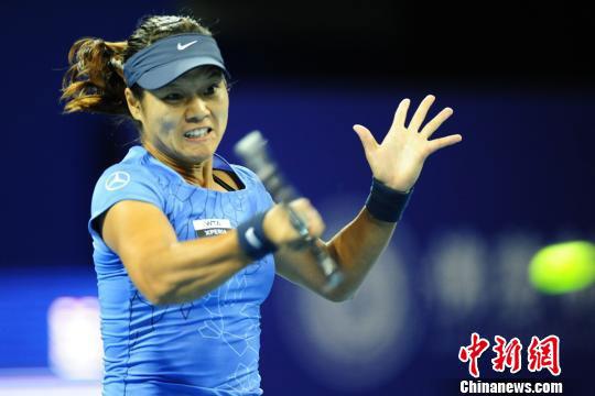 Li Na took on Francesca Schiavone in the first round of the China Open on Sunday.