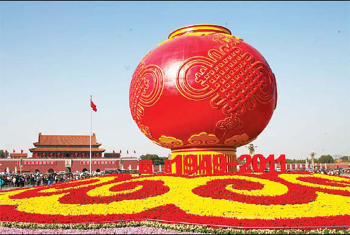 Flower decorations are displayed in Tian'anmen Square during last year's National Day holiday. [Photo / China Daily]