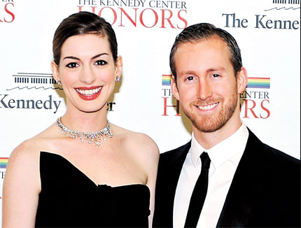 Actress Anne Hathaway and her fiance Adam Shulman pose on the red carpet outside a dinner in Washington in this December 3, 2011, file photo. 