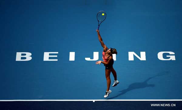 Maria Sharapova of Russia serves the ball during the women's singles 3rd round match against Polona Hercog of Slovenia at the China Open tennis tournament in Beijing, China, on Oct. 4, 2012. Sharapova won 2-0. [Xinhua]