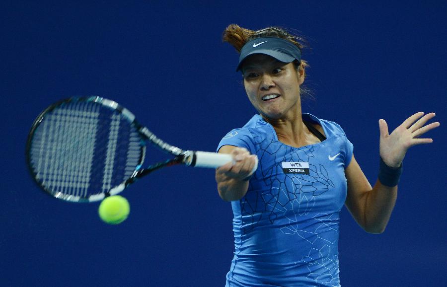 Li Na of China returns the ball during the women's singles 3rd round against Peng Shuai of China at the China Open tennis tournament in Beijing China, on Oct. 4, 2012. 