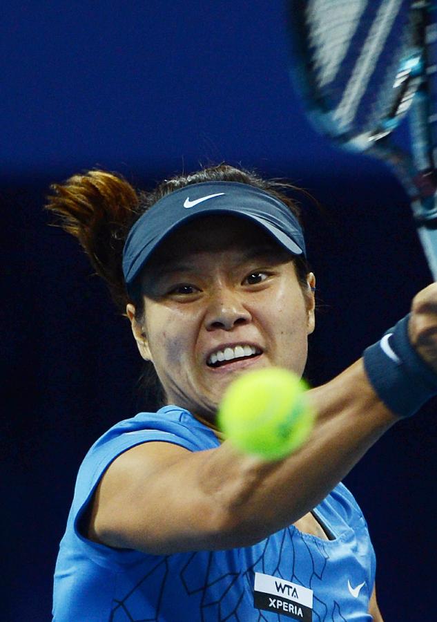 Li Na of China returns the ball during the women's singles 3rd round against Peng Shuai of China at the China Open tennis tournament in Beijing China, on Oct. 4, 2012.