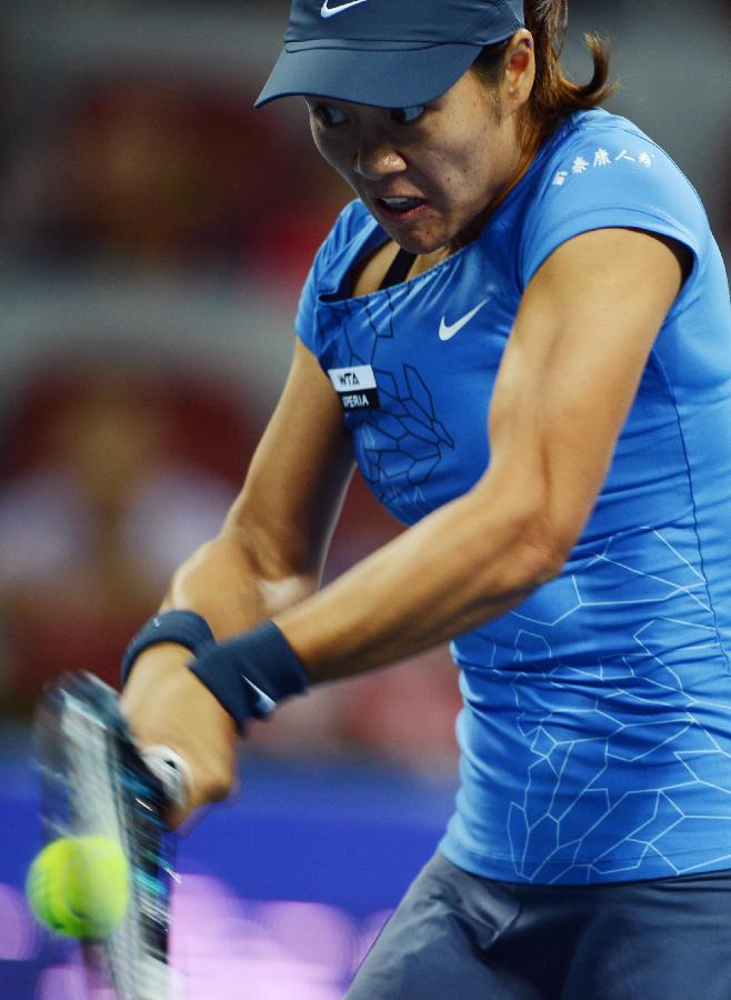 Li Na of China returns the ball during the women's singles 3rd round against Peng Shuai of China at the China Open tennis tournament in Beijing China, on Oct. 4, 2012.