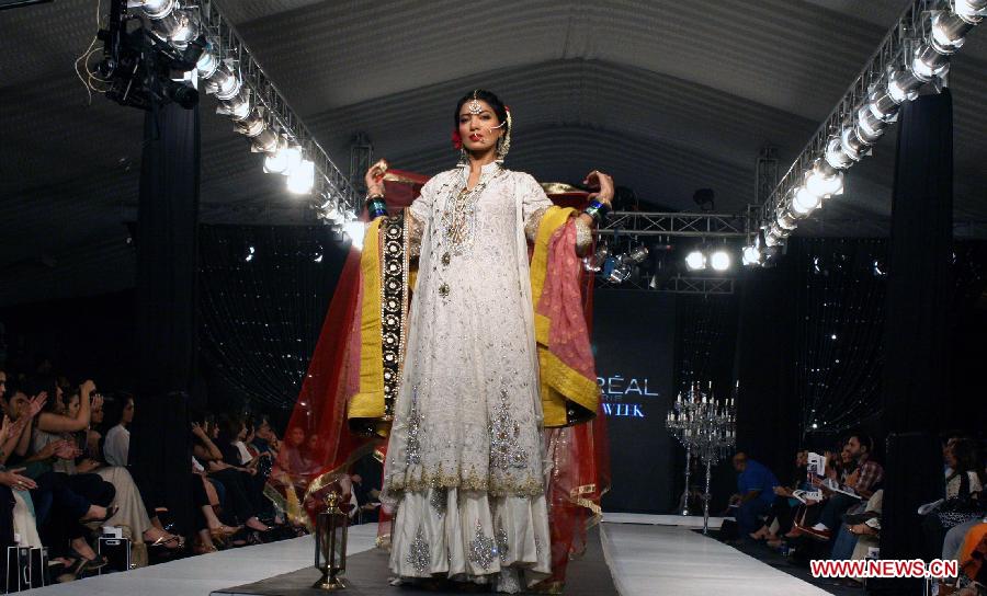 A model presents a creation by Pakistani designer Ali Xeeshan on the second day of the Pakistan Fashion Design Council (PFDC) L'Oreal Paris Bridal Week in Lahore, eastern Pakistan, on Oct. 4, 2012.