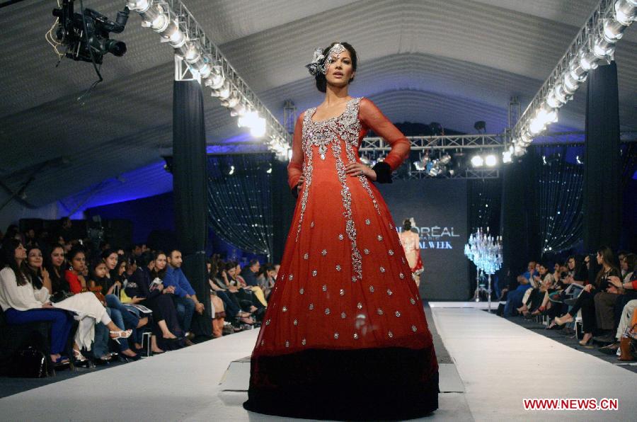 A model presents a creation by Pakistani designer Ali Xeeshan on the second day of the Pakistan Fashion Design Council (PFDC) L'Oreal Paris Bridal Week in Lahore, eastern Pakistan, on Oct. 4, 2012.