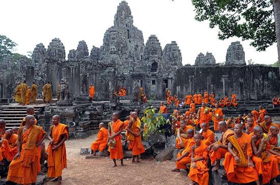 In Cambodia, temples and monks can be seen everywhere.