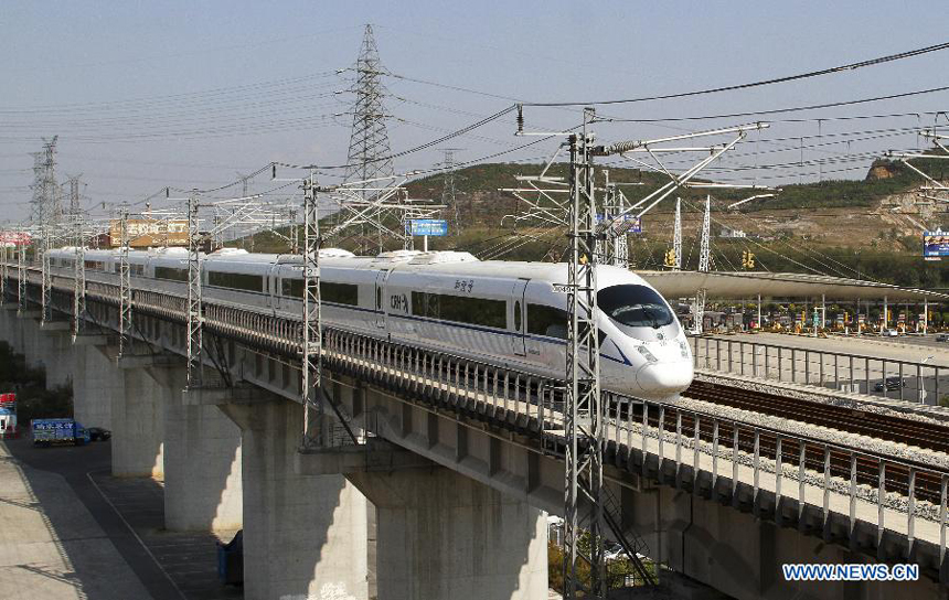 A test train from Harbin, Heilongjiang Province pulls into the Dalian North Railway Station, a terminus of the new Harbin-Dalian High-Speed Railway, in Dalian, northeast China&apos;s Liaoning Province, Oct. 8, 2012. 