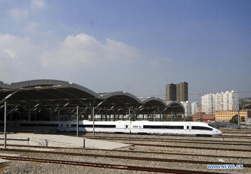 A test train departs from the Dalian North Railway Station, a terminus of the new Harbin-Dalian High-Speed Railway, in Dalian, northeast China&apos;s Liaoning Province, Oct. 8, 2012.