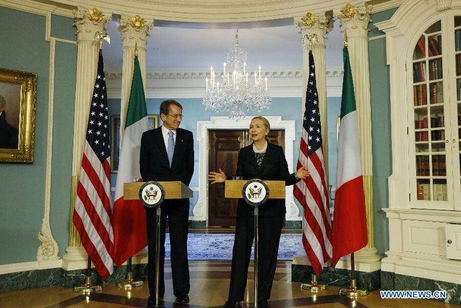 Hillary Clinton meets with Italian FM in Washington D.C.