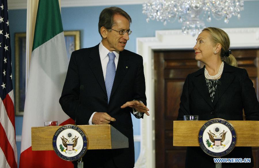 Hillary Clinton meets with Italian FM in Washington D.C.