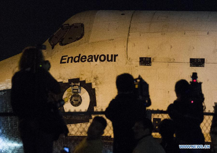 Media members take pictures as the Space Shuttle Endeavour leaves Los Angeles International Airport in Los Angeles, California, in the early morning hours October 12, 2012 . Endeavour on Friday and begins a two-day ground journey to its final resting place at the California Science Center. NASA Space Shuttle Program ended in 2011 after 30 years and 135 missions. [Xinhua photo