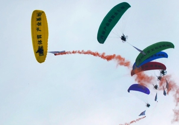 The China Equestrian Festival 2012 opened in Wenjiang District, Chengdu, Sichuan Province on the morning of Oct. 13. 