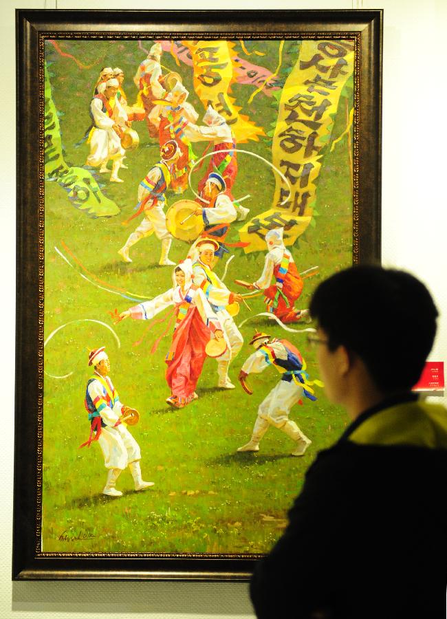 A visitor looks at a painting of the Democratic People&apos;s Republic of Korea (DPRK) at the DPRK Art Exhibition in Dandong, northeast China&apos;s Liaoning Province, Oct. 13, 2012. The exhibition was held as part of the activities during the China-DPRK Economic, Trade, Cultural and Tourism Expo from Oct. 12 to 16 in Dandong, which borders the DPRK.