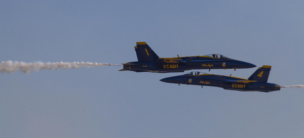 The US Navy 'Blue Angeles' perform during the Miramar Air Show in San Diego, California, the United States, on Oct 14, 2012. [Xinhua] 