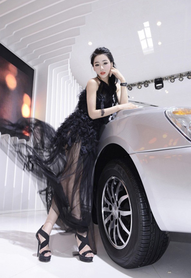 Olwen Jin,one of the 'Top 10 auto show models in China of 2012'by China.org.cn.