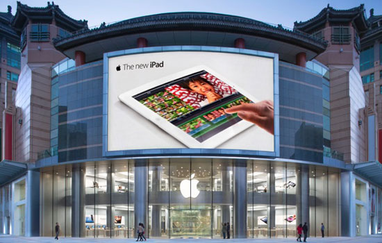 Apple Inc will open its third store in Beijing on Saturday in the city's Wangfujing shopping area. The store will be the biggest in Asia. [Photo/China Daily] 