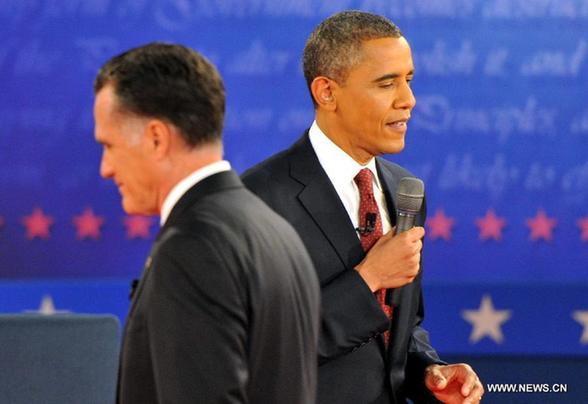 U.S. President Barrack Obama (R) and Republican presidential nominee Mitt Romney attend their second presidential debate at Hofstra University in Hempstead, New York state, the United States, Oct. 16, 2012. 
