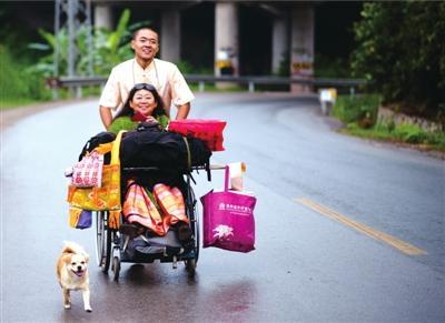 Fan Meng and his mother Ms. Kou made the more than 3,000-kilometer trip by foot in 100 days.