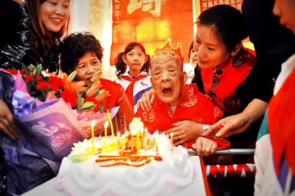 Ye Zhixiao prepares to blow out the candles on a cake at his 100th birthday party in the Mianyangdao community in north China's Tianjin City yesterday. The Chinese mark Seniors' Day, or Double Ninth Festival, today. The day, however, is often neglected by youngsters.