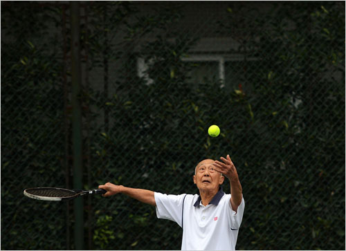 Huang Xingqiao plays tennis at Chengdu city, southwest China's Sichuan Province on October 18, 2012.