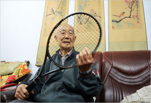 Huang Xingqiao plays with his racket on October 18, 2012.