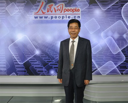 中央党校副校长陈宝生在人民网演播室 