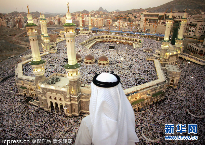 一年一度的穆斯林朝觐活动将于2012年10月25日在沙特麦加正式开始，预计将有来自世界各地约300万穆斯林云集麦加和周围几个朝觐地点。截至目前，已有160多万穆斯林抵达朝觐地。[新华网]
